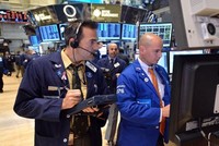 Sự lạc quan trở lại, giới đầu tư mạnh tay gom mua cổ phiếu